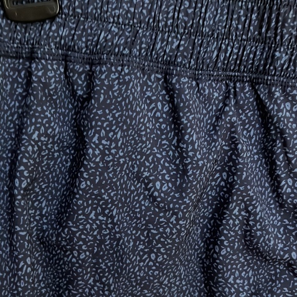 Woman’s athletic shorts size medium - Picture 2 of 4